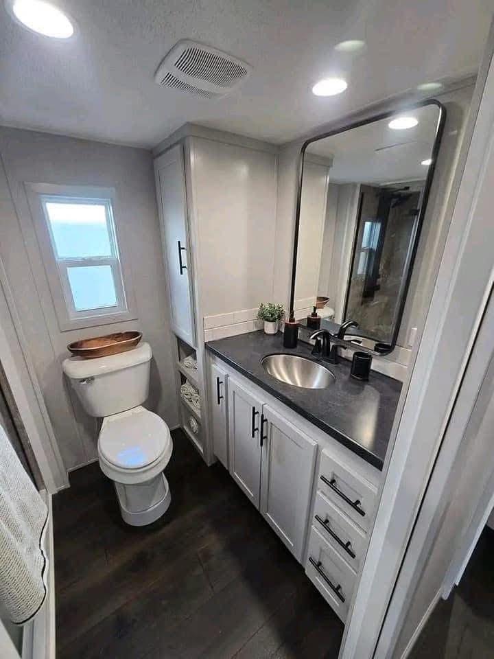 2021 Eldorado 9043PWD - Image 25